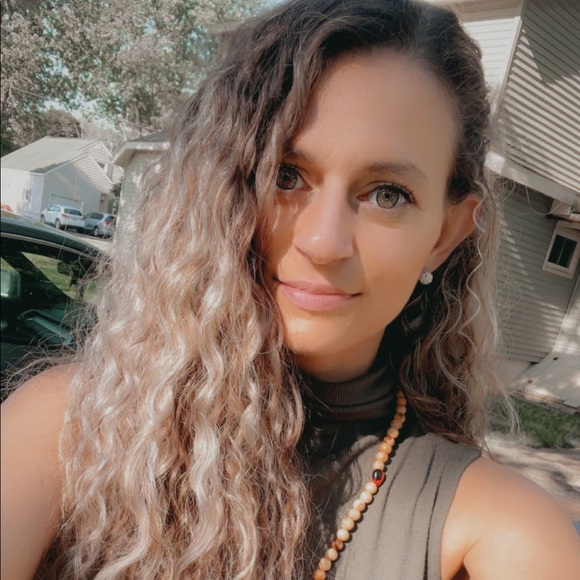 Meet your Posher, Gabrielle - Picture 2 of 2